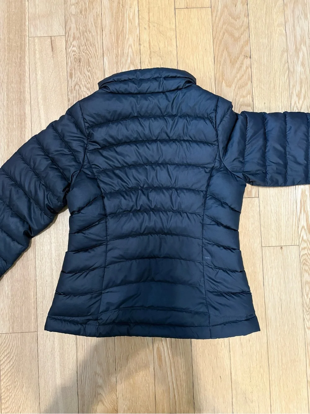 Patagonia Girls Black Down Sweater Puffer Jacket Size 5-6 Elevated Casual